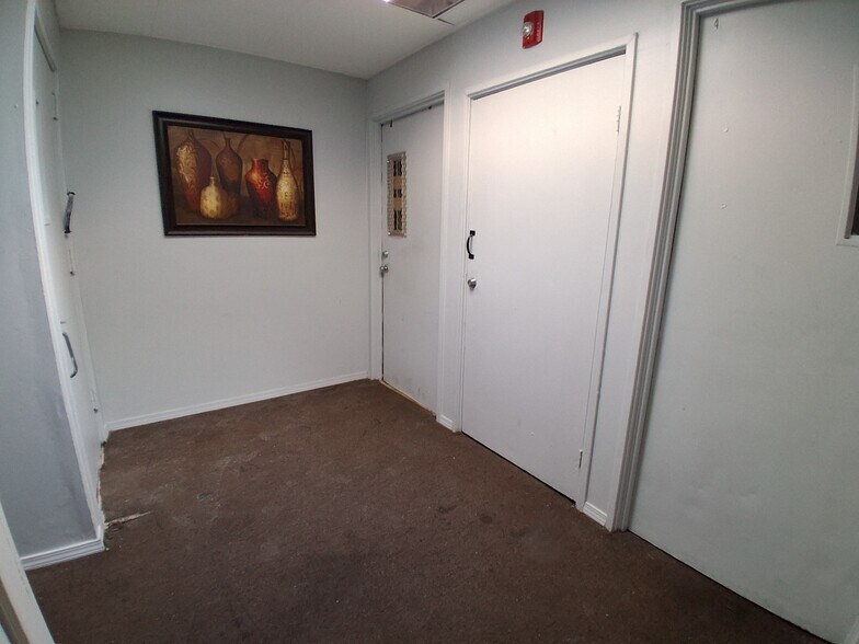 More Photos Of 1584 E Main St, Rochester Storefront Retail Residential For Sale