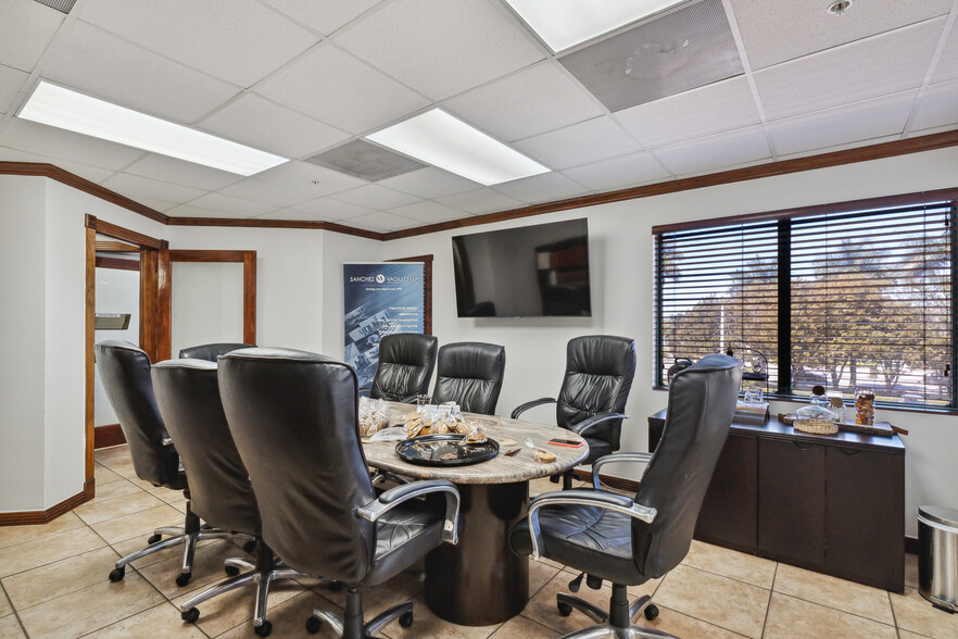 More Photos Of 11402 Doral Blvd, Miami Unknown For Lease