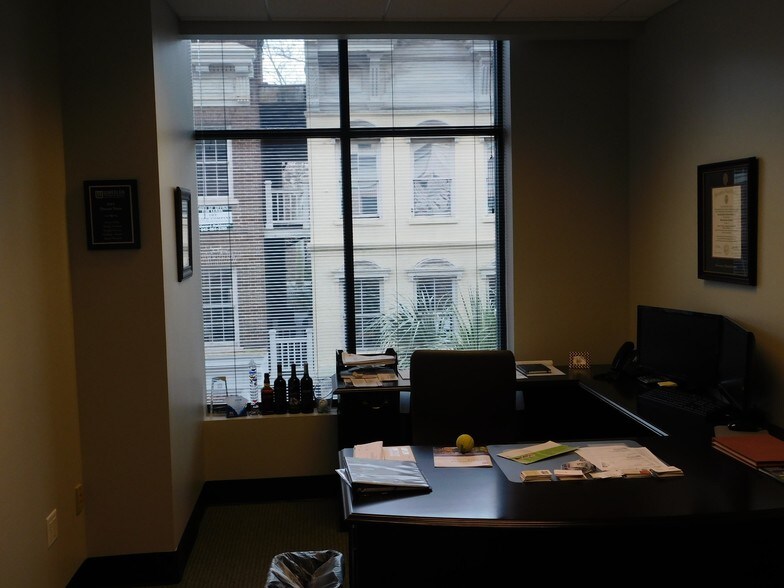 More Photos Of 211 King St, Charleston Office For Lease