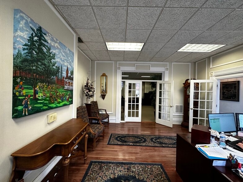 More Photos Of 25 Elm St, Southbridge Office For Sale