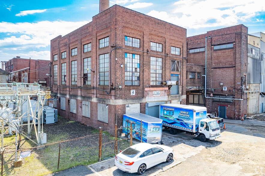 More Photos Of 300 Jefferson St, Camden Warehouse For Lease