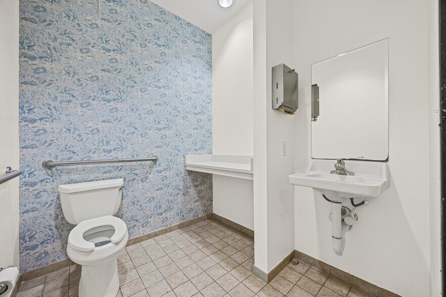 More Photos Of 7225 W Highway 71, Austin Medical For Lease