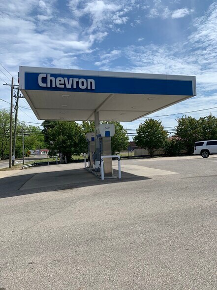 More Photos Of 7700 Parkway Dr, Leeds Convenience Store For Sale