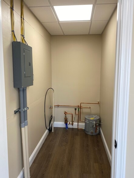 More Photos Of 6 Ricketts Pond Drive, Carver Light Distribution For Lease