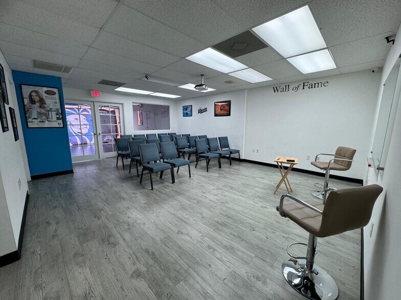More Photos Of 2830 Winkler Ave, Fort Myers Office Residential For Lease