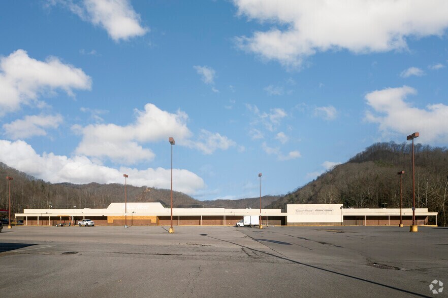 More Photos Of 539 Valley Dr, Oceana Storefront For Sale