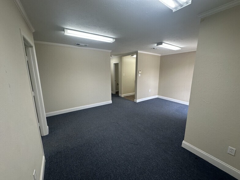 More Photos Of 1509-1521 Central Park Dr, Hurst Unknown For Lease
