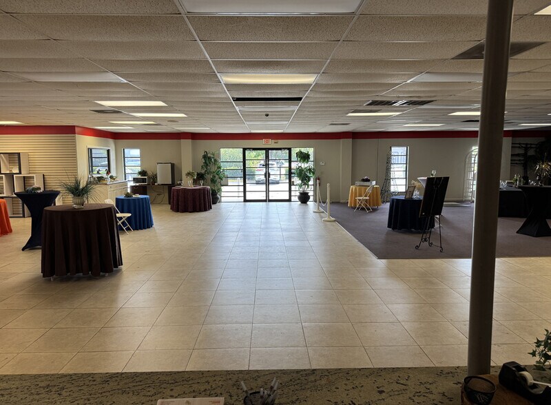 More Photos Of 12090 Metro Pky, Fort Myers Unknown For Lease