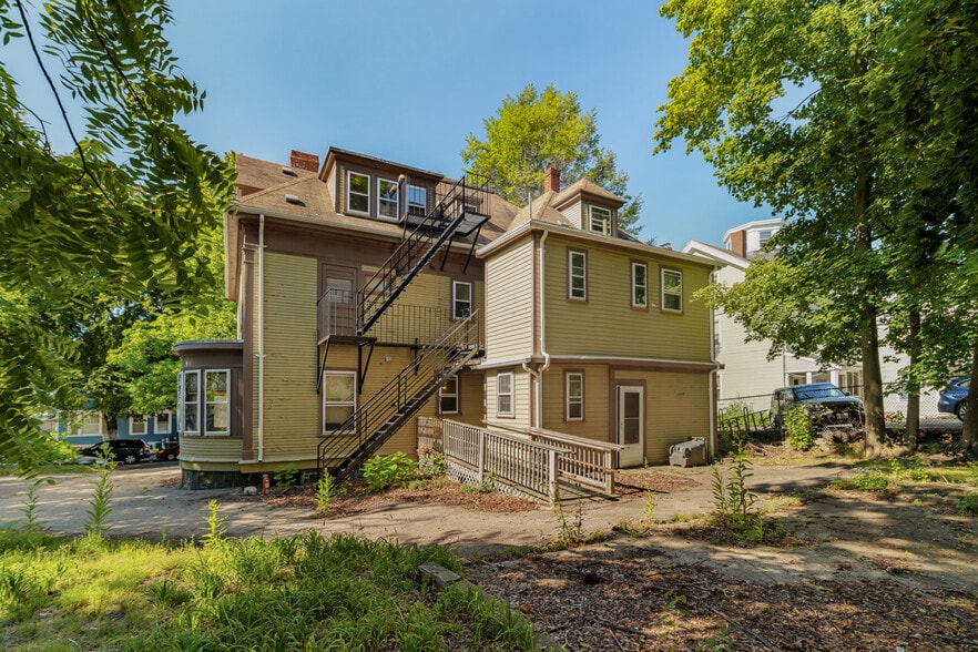 More Photos Of 17 Monmouth St, Somerville Apartments For Sale