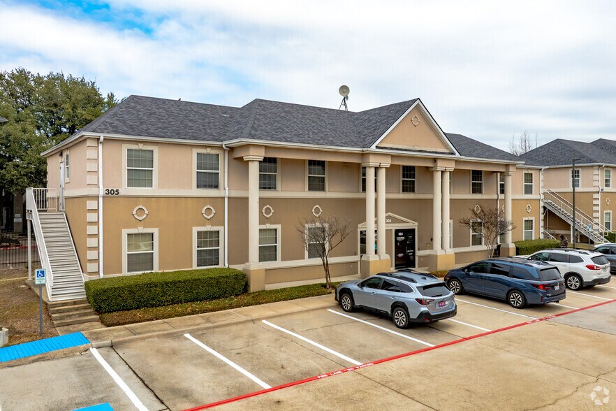 More Photos Of 303 S Jupiter Rd, Allen Unknown For Lease