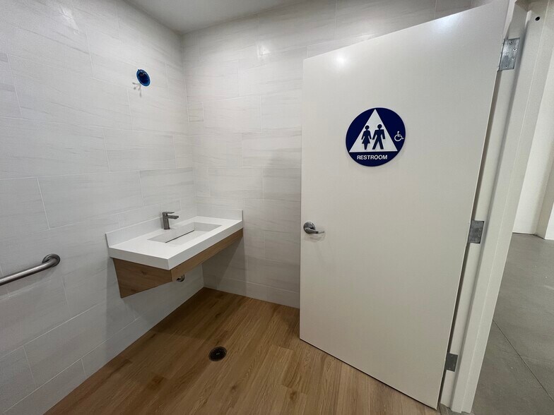 More Photos Of 2009 San Pablo Ave, Berkeley Freestanding For Lease