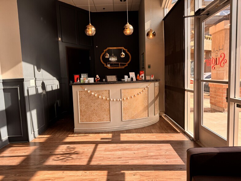 More Photos Of 4260 N Drinkwater Blvd, Scottsdale Freestanding For Lease