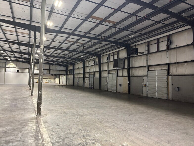 More Photos Of 2304 Industrial Dr, Cullman Warehouse For Lease