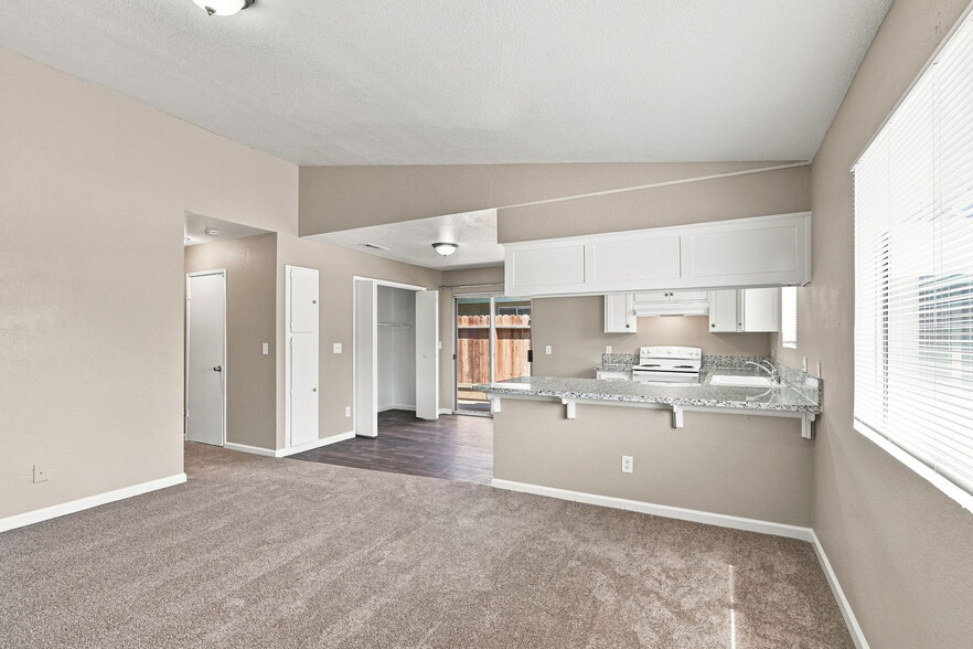 More Photos Of 1262 N Marks Ave, Fresno Apartments For Sale