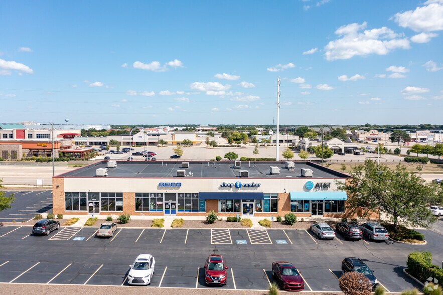 More Photos Of 4412 E New York St, Aurora Freestanding For Lease