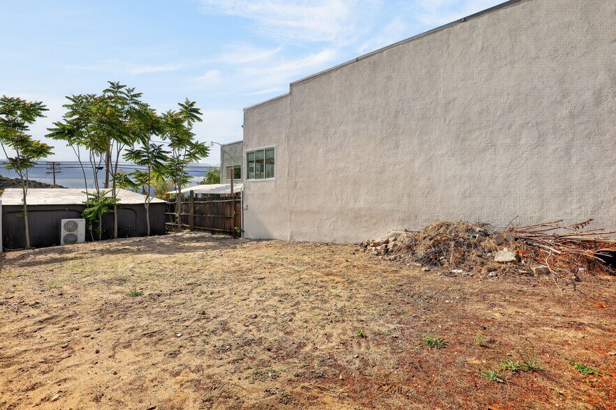 More Photos Of 9939 Commerce Ave, Tujunga Storefront For Sale