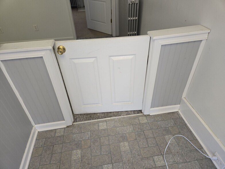 More Photos Of 7 S Carlisle St, Greencastle Office For Lease