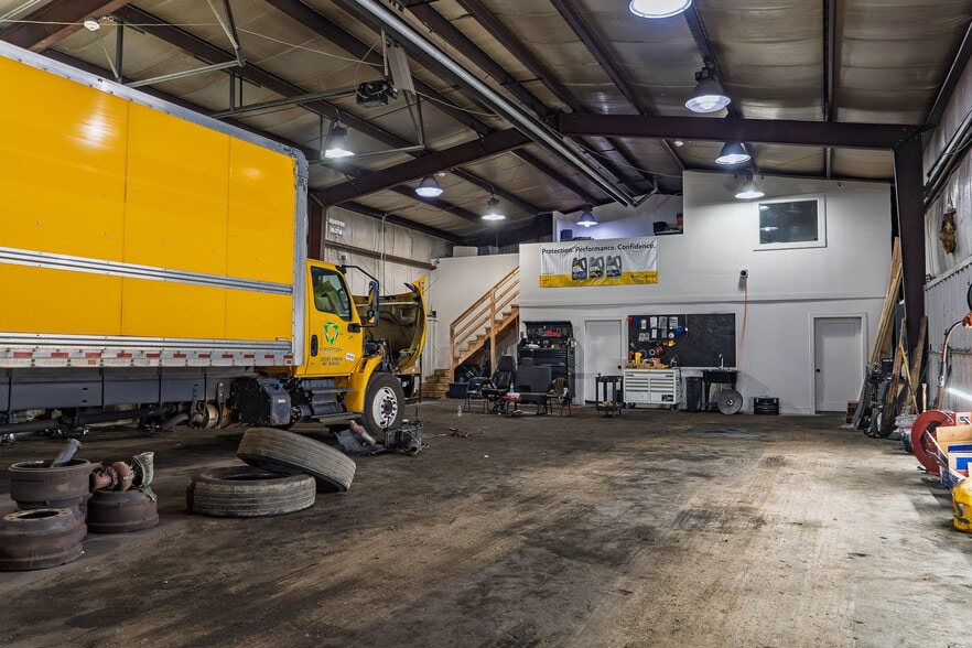 More Photos Of 15131 Kedzie Ave, Markham Warehouse For Sale