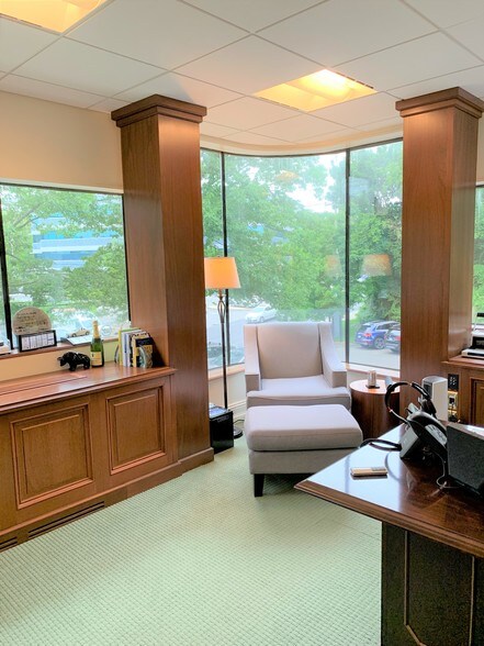 More Photos Of 67 Holly Hill Ln, Greenwich Office For Sale