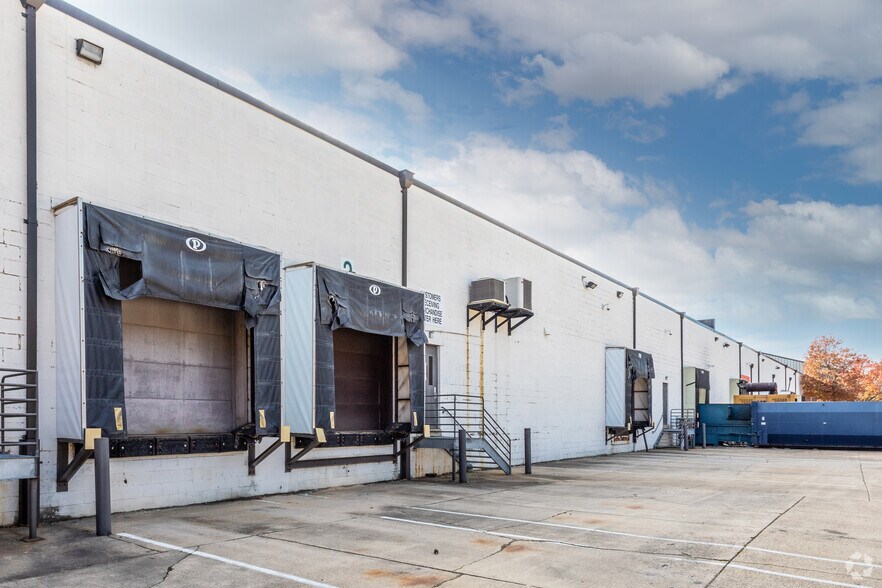 More Photos Of 6790 Commercial Dr, Springfield Manufacturing For Lease