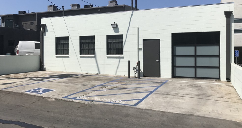 More Photos Of 126 Arena St, El Segundo Showroom For Lease