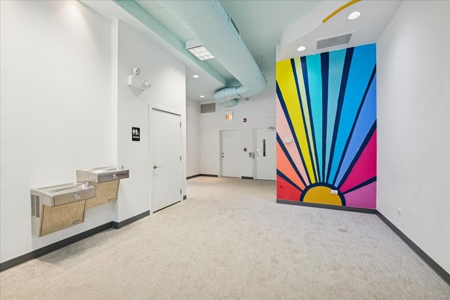 More Photos Of 3827 N Southport Ave, Chicago Storefront Retail Residential For Lease