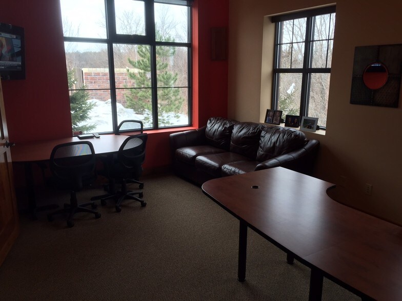 More Photos Of 8646 Eagle Creek Cir, Savage Office For Lease