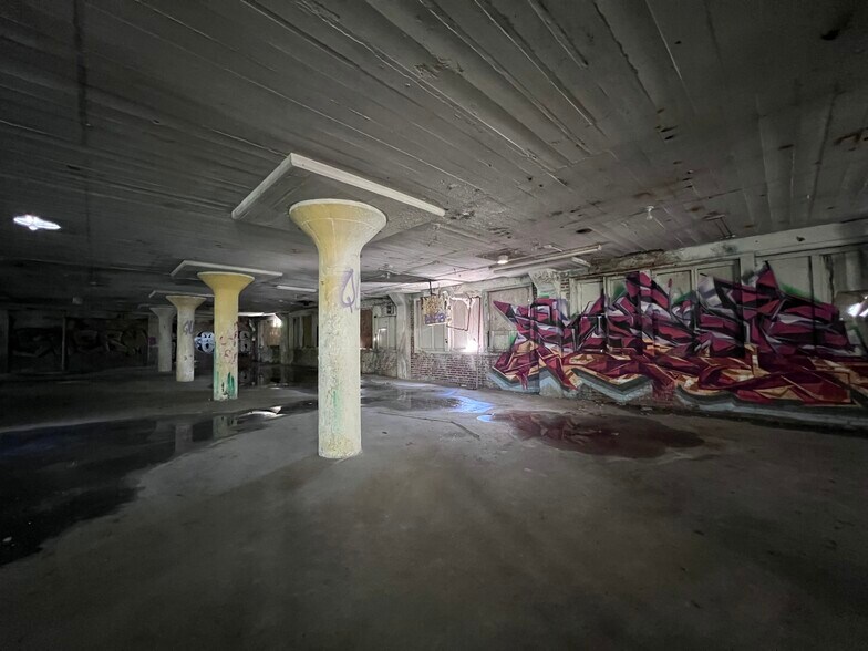 More Photos Of 690 Linden Ave, Memphis Warehouse For Sale