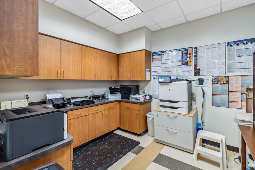 More Photos Of 11002 Lake Hart Dr, Orlando Religious Facility For Lease