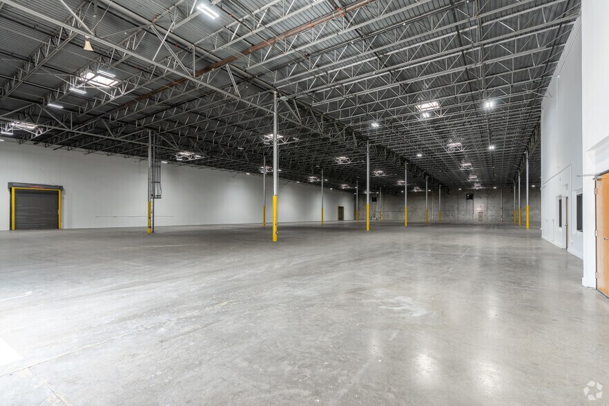 More Photos Of 1825 Westpark Dr, Grand Prairie Warehouse For Lease