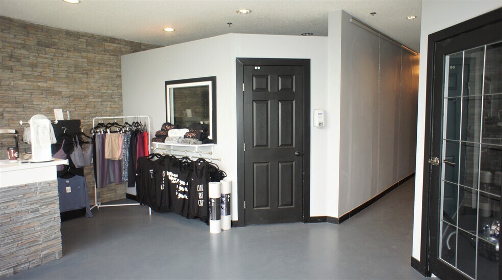 More Photos Of 134 Pembina Rd, Sherwood Park Flex For Sale