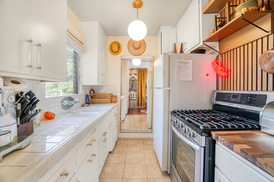 More Photos Of 904 N Spaulding Ave, Los Angeles Apartments For Sale