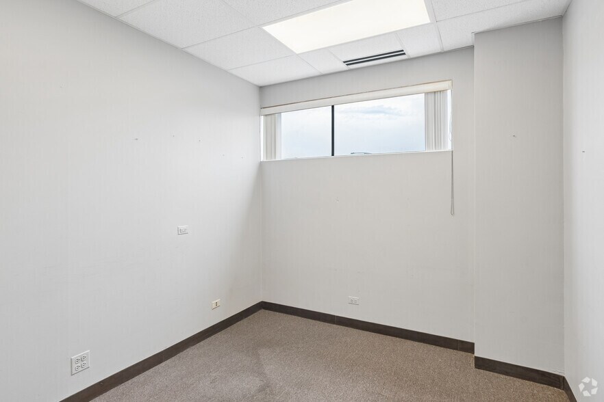 More Photos Of 4425 W 63rd St, Chicago Office For Lease