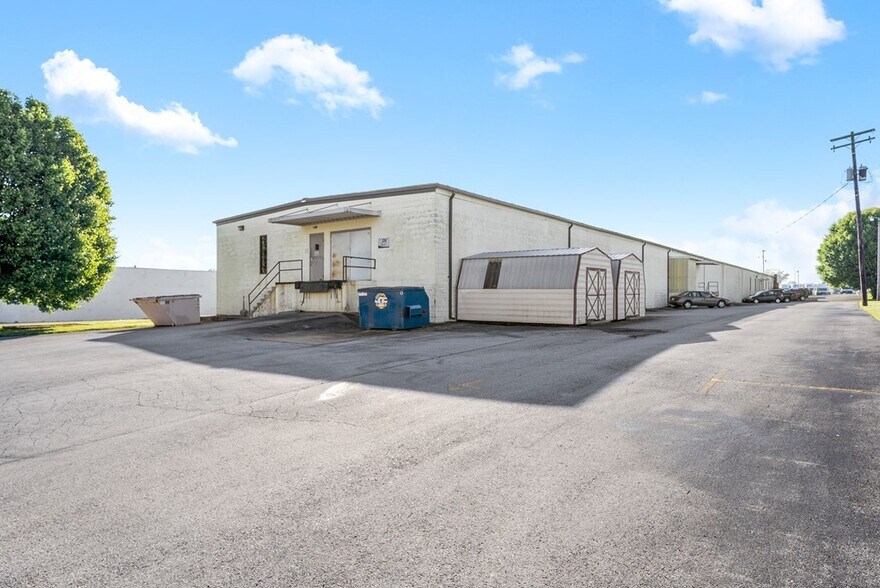 More Photos Of 208 Bradshaw Pike, Hopkinsville Light Distribution For Lease