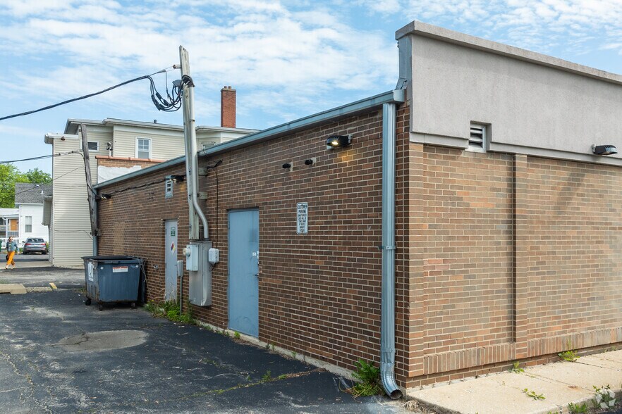 More Photos Of 120 N La Grange Rd, La Grange Medical For Lease