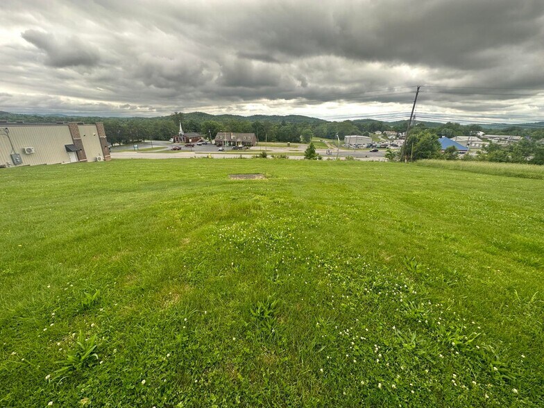 More Photos Of 711 Correll St, Somerset Flex For Sale