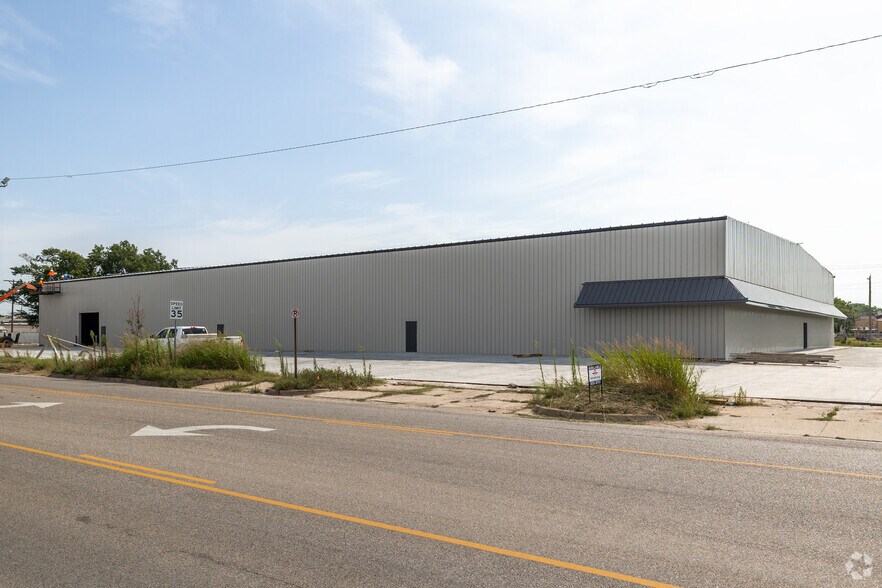 Primary Photo Of 1028 N Mosley St, Wichita Industrial For Lease