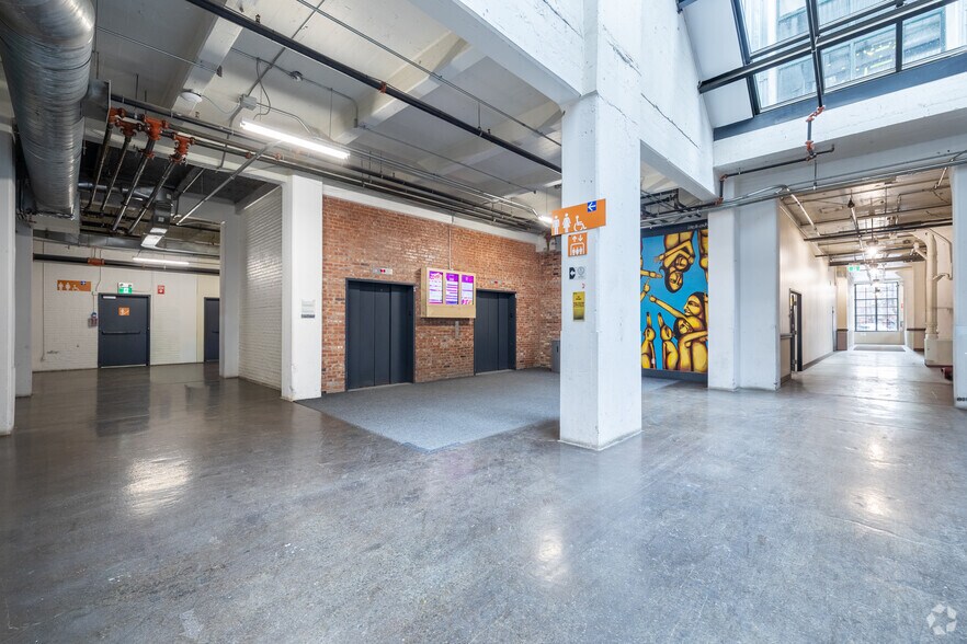 More Photos Of 2030-2050 Boul Pie IX, Montréal Loft Creative Space For Lease