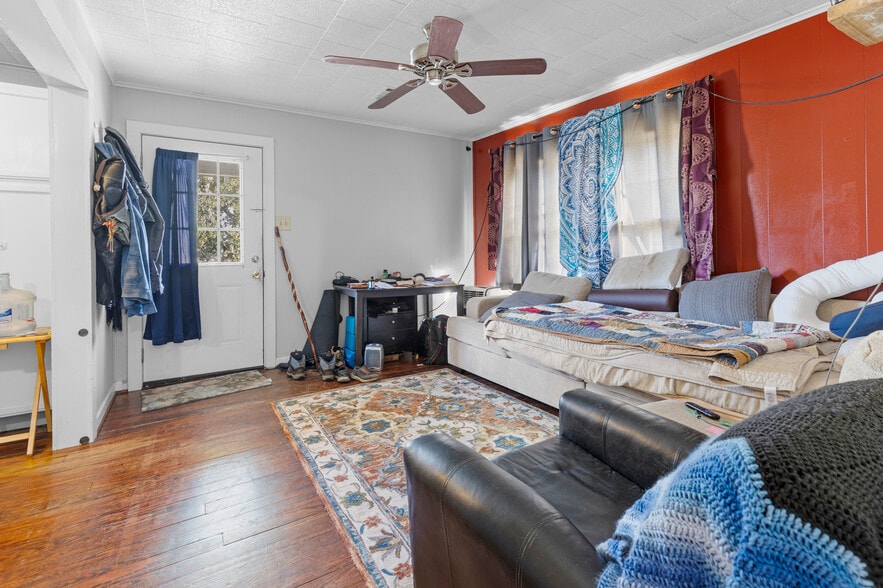 More Photos Of 304 W Wheat St, Woodville Specialty For Sale