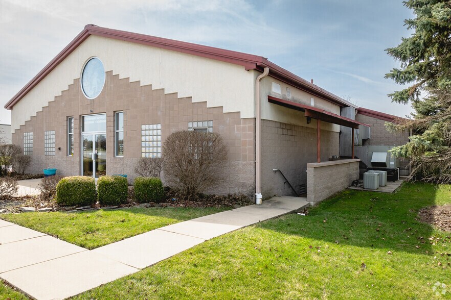 More Photos Of 3240 Briarfield Blvd, Maumee Veterinarian Kennel For Sale