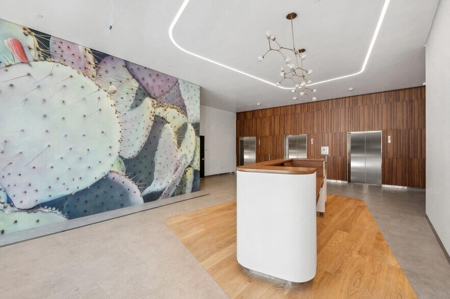 More Photos Of 2922 Crenshaw Blvd, Los Angeles Office For Lease