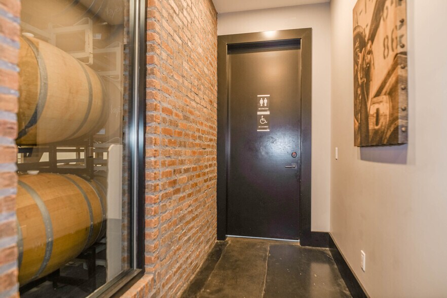 More Photos Of 19288 22nd Ave, Surrey Warehouse For Lease