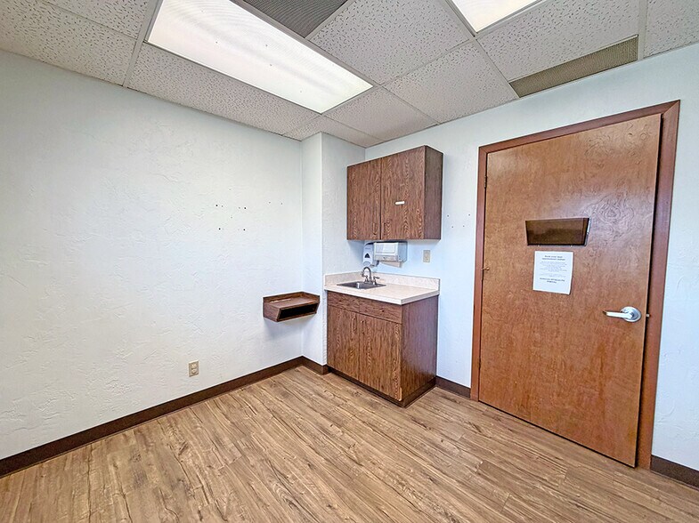 More Photos Of 531 Vandalia St, Collinsville Office For Sale
