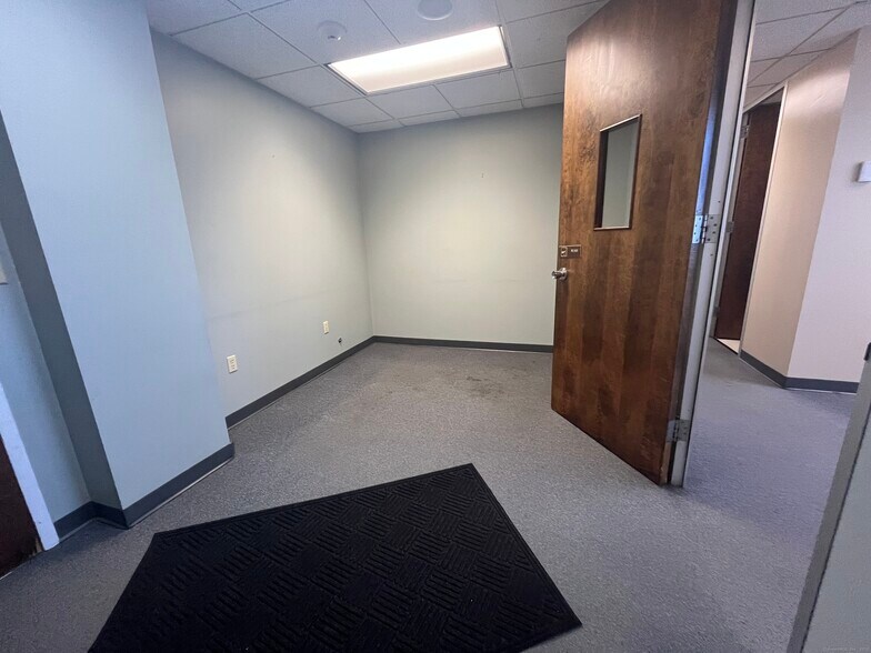 More Photos Of 100 Retreat Ave, Hartford Medical For Sale