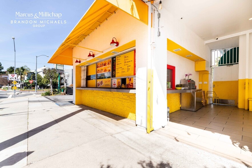 More Photos Of 1600 E Chevy Chase Dr, Glendale General Retail For Sale