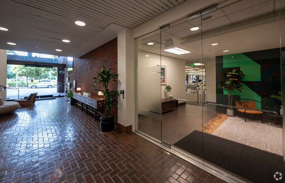 More Photos Of 560 Davis St, San Francisco Unknown For Lease