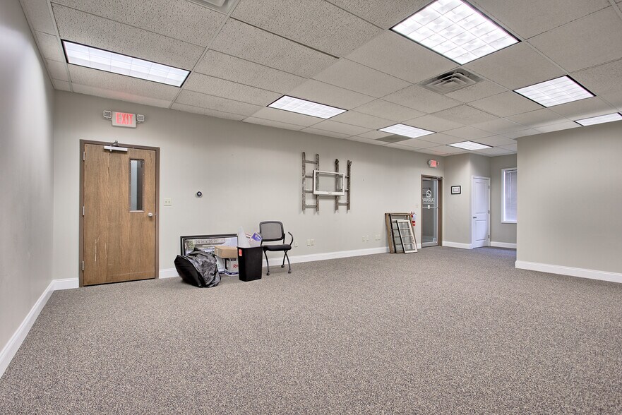 More Photos Of 3 Club Centre Ct, Edwardsville Office For Lease