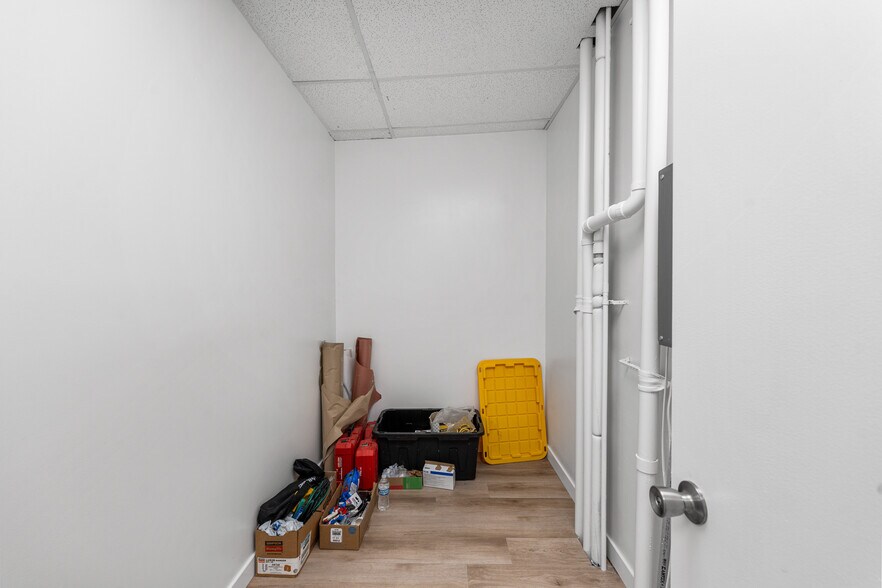 More Photos Of 514 Commerce Ave, Palmdale Medical For Sale