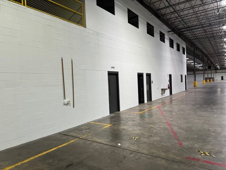 More Photos Of 7110 E Washington St, Mebane Distribution For Lease