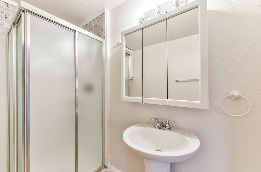 More Photos Of 2745 Wagon Trail Rd, Pearland Auto Repair For Sale